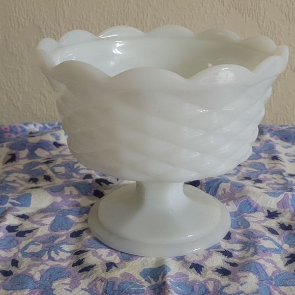 Milk Glass Basket Diamond/Weave Pedestal Candy Dish Bowl Scalloped Edge - Picture 3 of 10